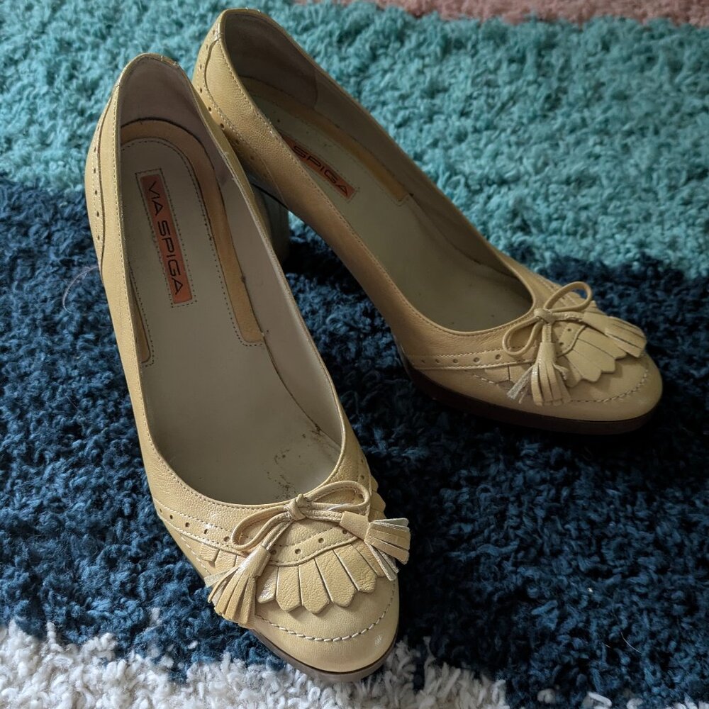 Cream Pumps Women's Size 7.5 Via Spiga